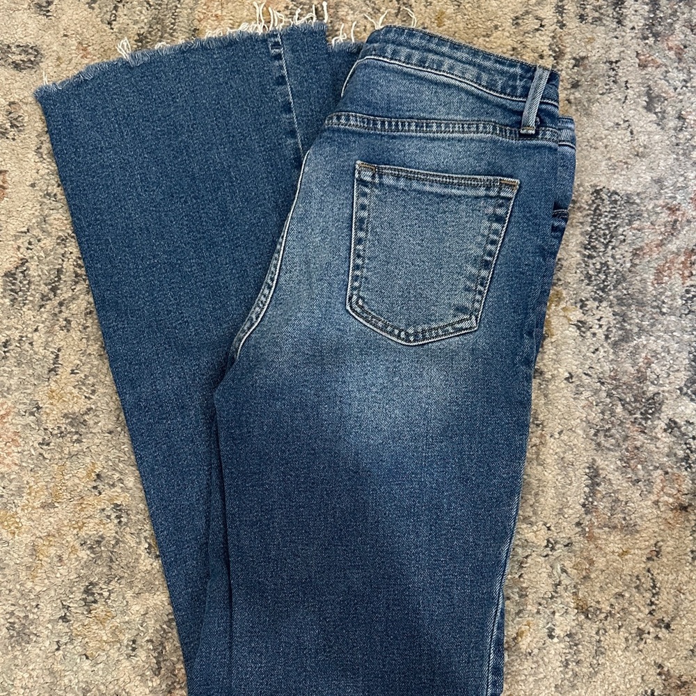 Just Black Women's Cropped Blue Jeans